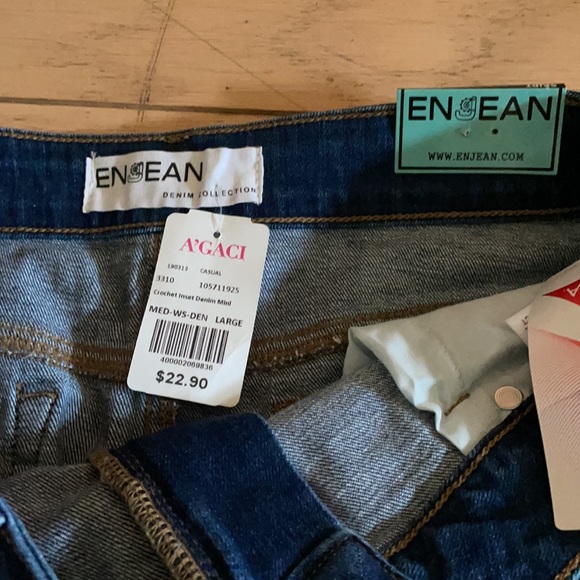 A ‘GACI Cute distressed Jean Skirt. - Picture 4 of 5